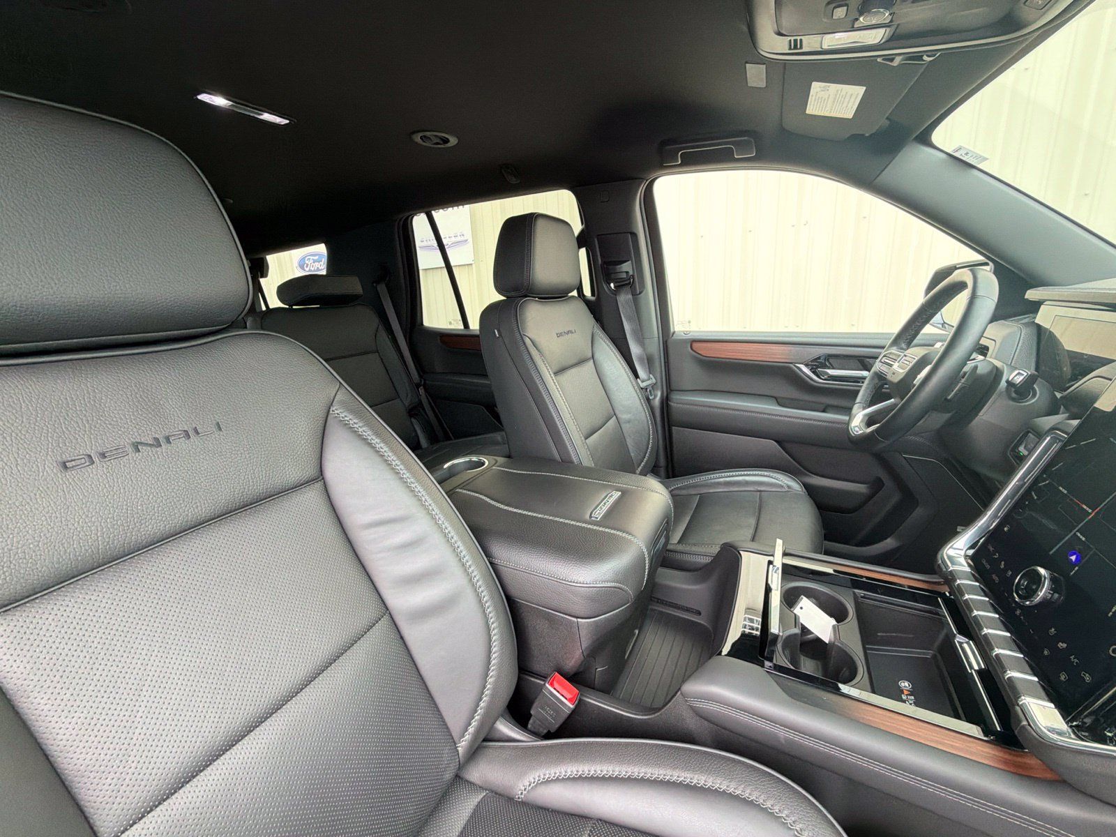 Used 2025 GMC Yukon Denali AWD/4WD image 8