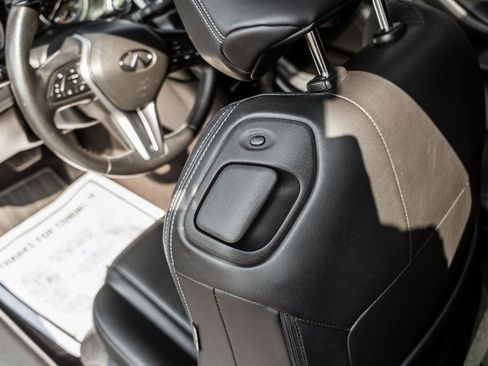 Used 2018 INFINITI Q60 3.0t Luxe image 26