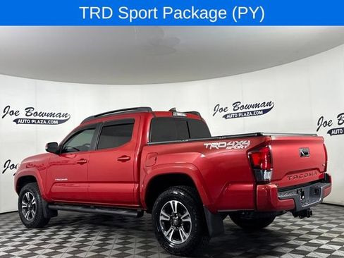 Used 2018 Toyota Tacoma TRD Sport AWD/4WD image 9