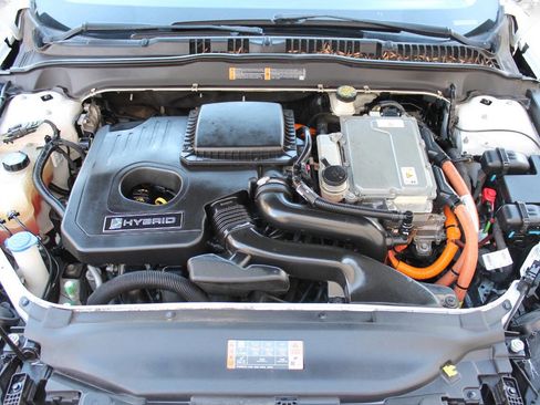 Used 2018 Ford Fusion SE FWD image 16