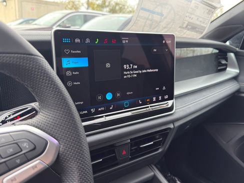 New 2026 Volkswagen Tiguan SE R-Line FWD image 18