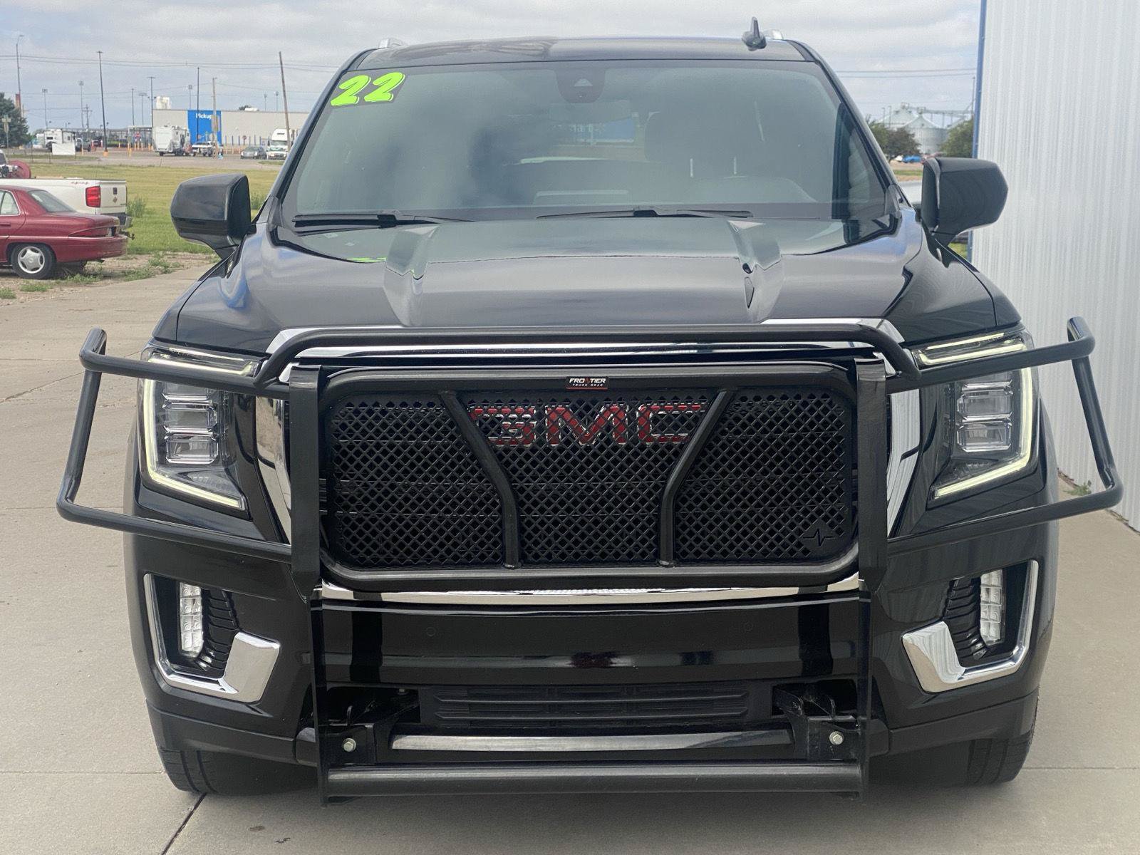 Used 2022 GMC Yukon SLE AWD/4WD image 2