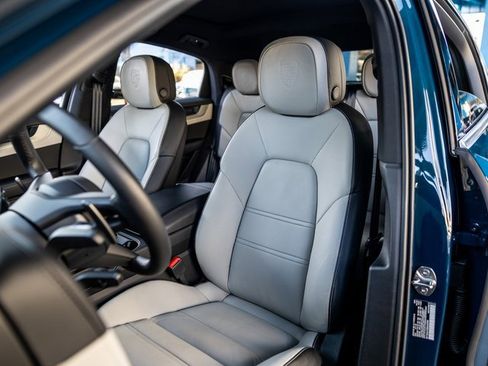 Certified 2025 Porsche Cayenne Coupe image 5