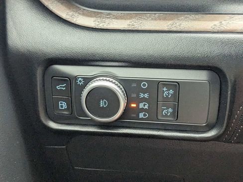 Used 2022 Ford Explorer Platinum w/ Technology Package AWD/4WD image 27