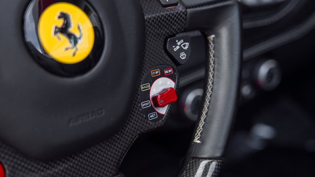 Used 2018 Ferrari 488 Spider RWD image 18