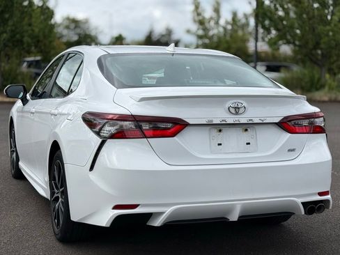 Used 2023 Toyota Camry SE w/ Cold Weather Package FWD image 3