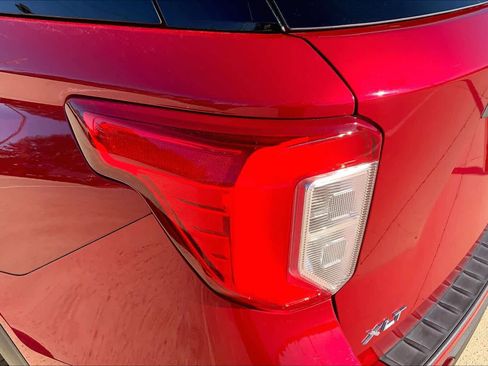 Used 2022 Ford Explorer XLT w/ Equipment Group 202A image 26