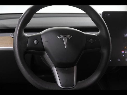 Used 2022 Tesla Model Y Long Range AWD/4WD image 7