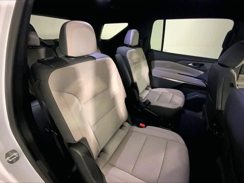 Used 2025 Chevrolet Traverse LT image 23