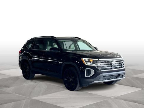 Used 2026 Volkswagen Atlas SE FWD image 2
