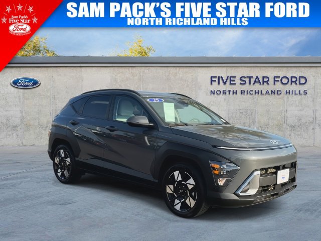 Used 2025 Hyundai Kona SEL FWD image 2