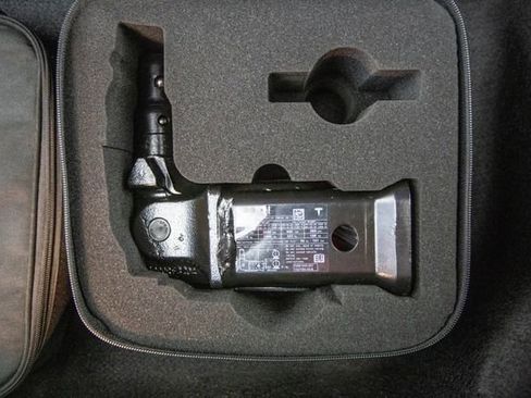 Used 2022 Tesla Model X Plaid image 41