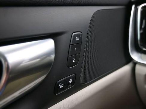 Used 2023 Volvo V60 B5 Cross Country Plus image 29