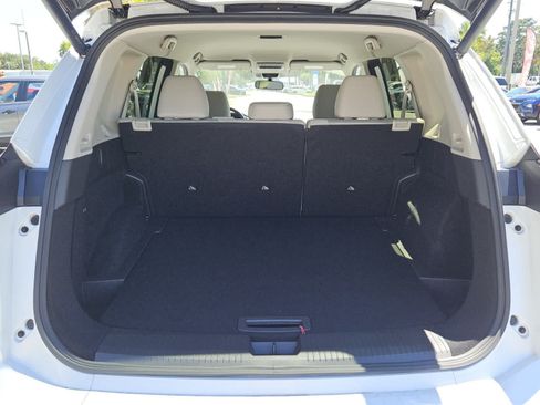 Used 2024 Nissan Rogue SV FWD image 6