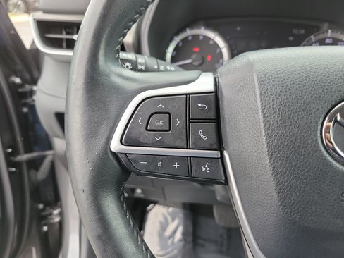 Used 2023 Toyota Highlander LE FWD image 22