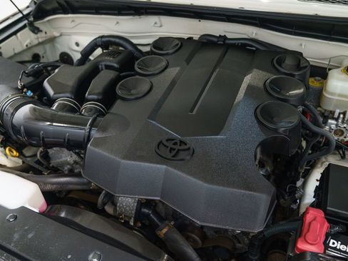 Used 2010 Toyota FJ Cruiser 4WD image 31