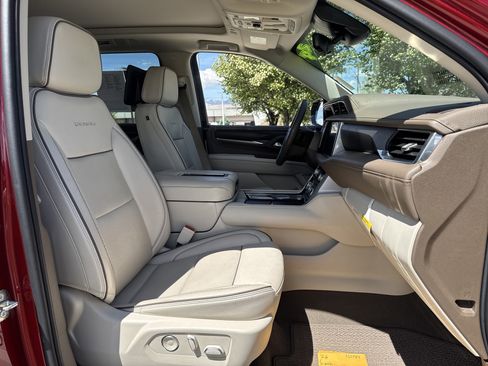 Used 2024 GMC Yukon XL Denali w/ Advanced Technology Package AWD/4WD image 21