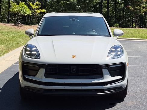 Certified 2024 Porsche Macan AWD/4WD image 26