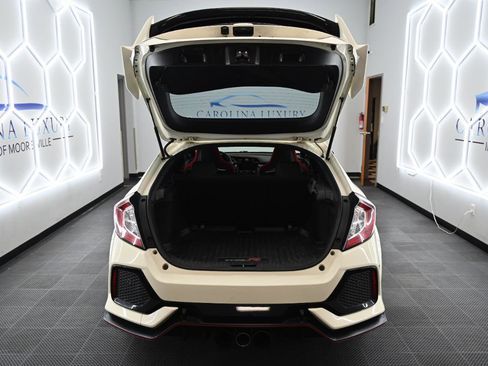 Used 2018 Honda Civic Type R image 39