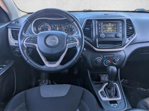 Used 2016 Jeep Cherokee Sport image 15