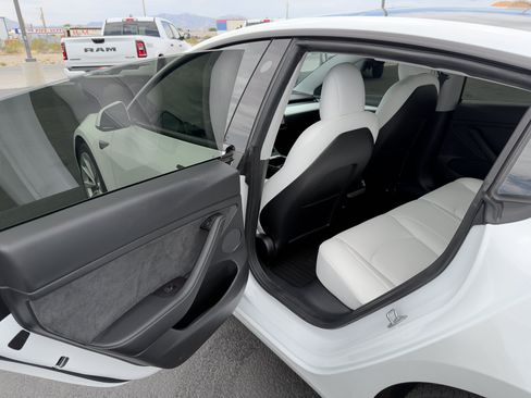 Used 2021 Tesla Model 3 Standard Range Plus RWD image 12