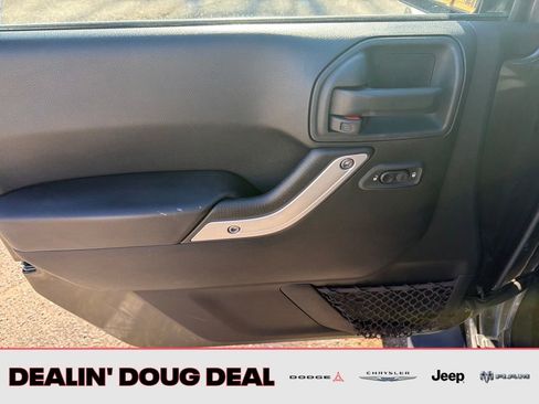 Used 2018 Jeep Wrangler Unlimited Sahara image 11