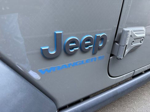 Used 2023 Jeep Wrangler Unlimited AWD/4WD image 21