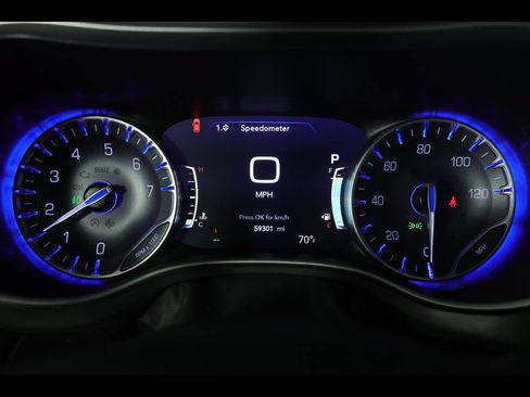 Used 2024 Chrysler Pacifica Touring-L FWD image 24