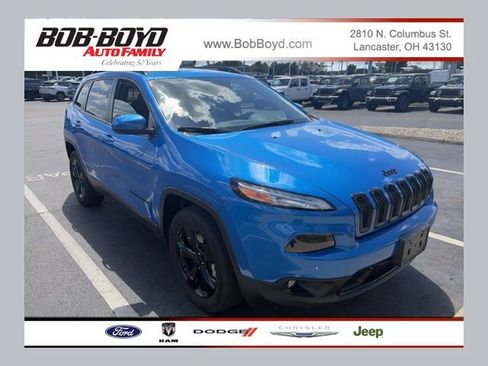 Used 2018 Jeep Cherokee Latitude w/ Altitude Package AWD/4WD image 1