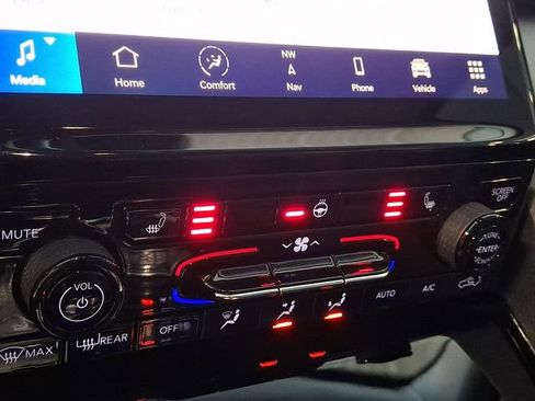 Used 2021 Jeep Grand Cherokee L Limited image 27