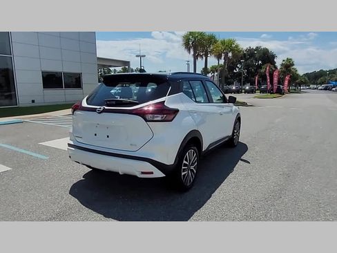 Used 2024 Nissan Kicks SR image 33