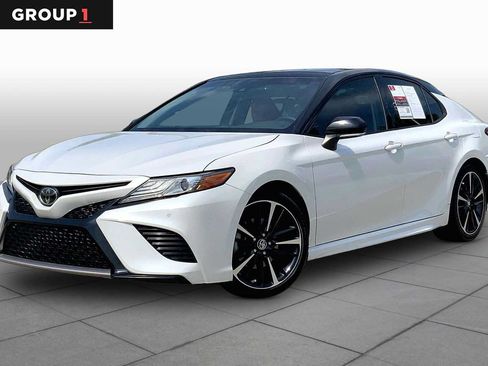 Used 2018 Toyota Camry XSE FWD image 1