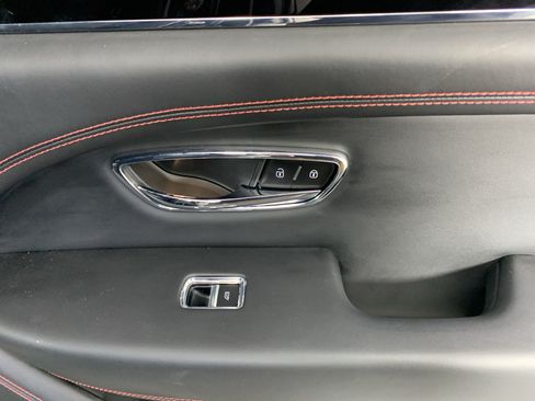 Used 2023 Bentley Bentayga AWD/4WD image 39