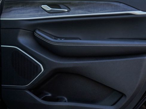 New 2026 Jeep Grand Cherokee Limited image 10