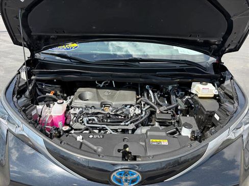 Used 2025 Toyota Sienna Platinum FWD image 31