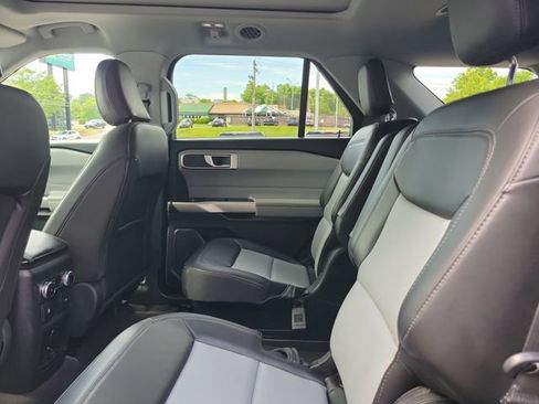 Used 2023 Ford Explorer XLT w/ Equipment Group 202A AWD/4WD image 10