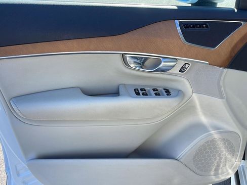 Used 2021 Volvo XC90 T6 Momentum w/ Climate Package image 11
