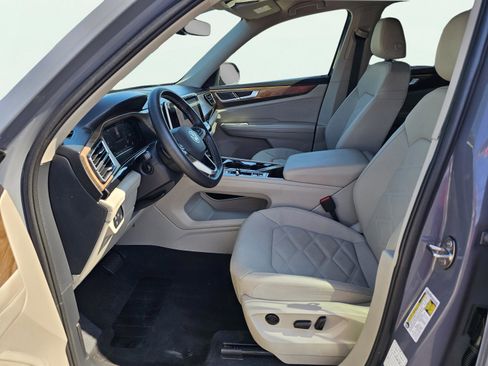 Used 2025 Volkswagen Atlas SE AWD/4WD image 16