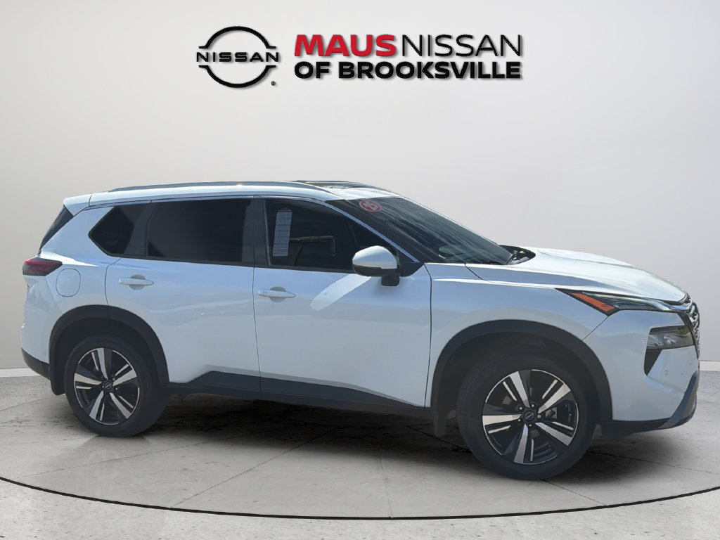 Certified 2025 Nissan Rogue SL w/ SL Premium Package FWD image 14