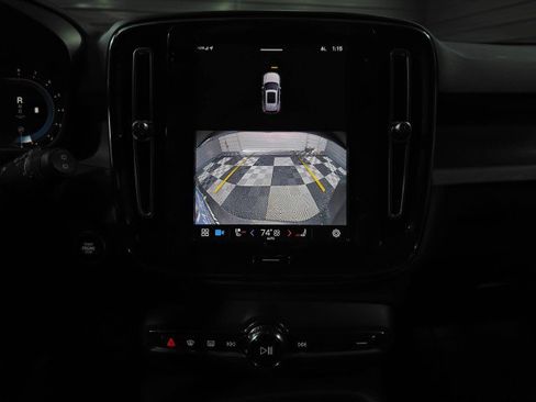 Used 2023 Volvo XC40 B5 Ultimate image 28