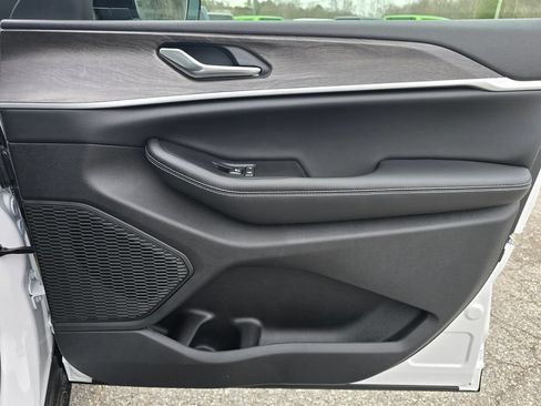 New 2026 Jeep Grand Cherokee Altitude AWD/4WD image 38