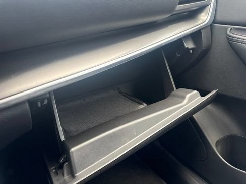 Used 2025 Nissan Rogue SV FWD image 33