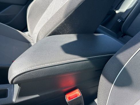 Used 2025 Volkswagen Jetta Sport image 38