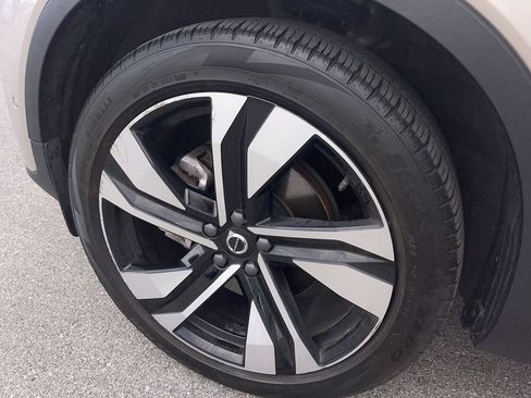 Used 2023 Volvo XC40 B5 Plus w/ Driver Assist Package AWD/4WD image 11