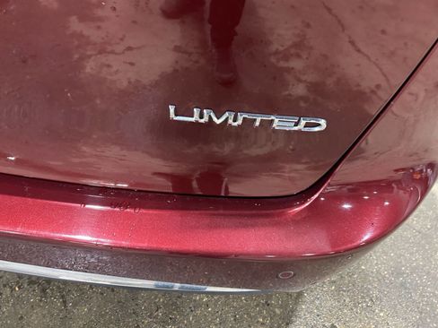 Used 2018 Chrysler Pacifica Limited w/ Tire & Wheel Group image 22