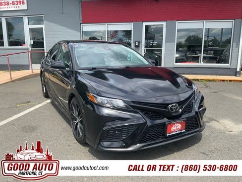 Used 2024 Toyota Camry SE w/ Cold Weather Package AWD/4WD image 3