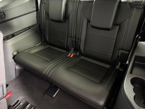 Used 2023 Volkswagen Atlas SE w/ Black Wheel Package FWD image 27