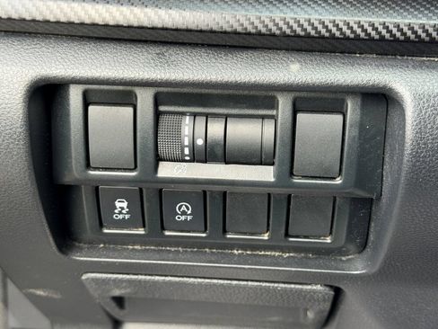 Used 2023 Subaru Crosstrek 2.0i AWD/4WD image 32