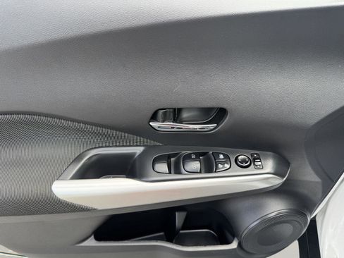 Used 2018 Nissan Kicks SV FWD image 13