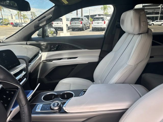 Certified 2024 Cadillac Lyriq Luxury AWD/4WD image 9